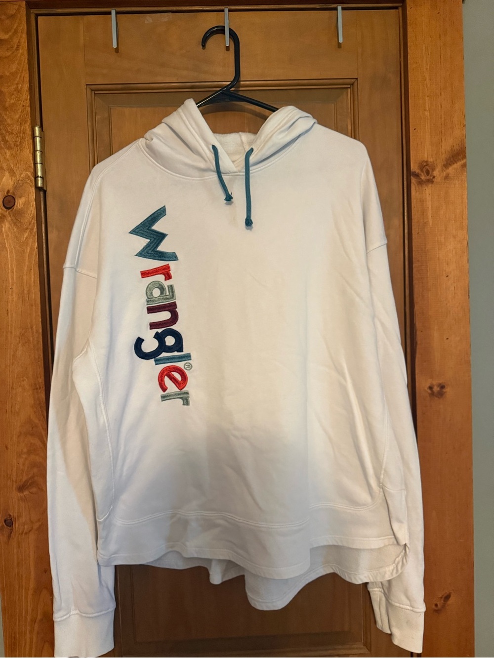 Wrangler White Crewneck Sweatshirt with Multicolor Vertical Logo